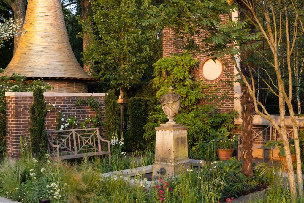 St James's Piccadilly CFH 2024 garden 1. Photo Richard Bloom